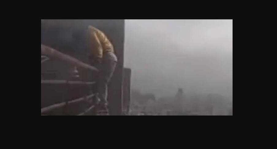 Tiktok Çekerken Gökdelenden Düştü