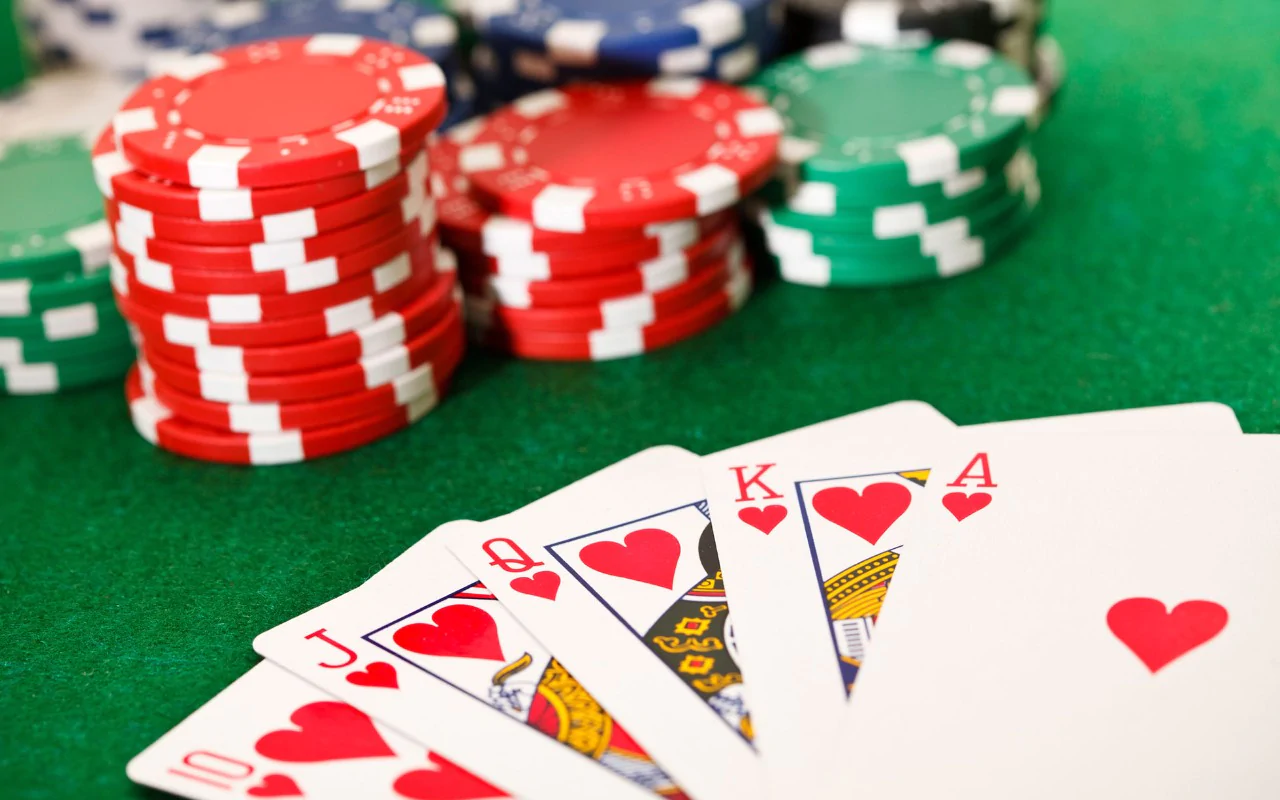 Texas Hold’em: Yeni Başlayanlar İçin Oynanış Rehberi