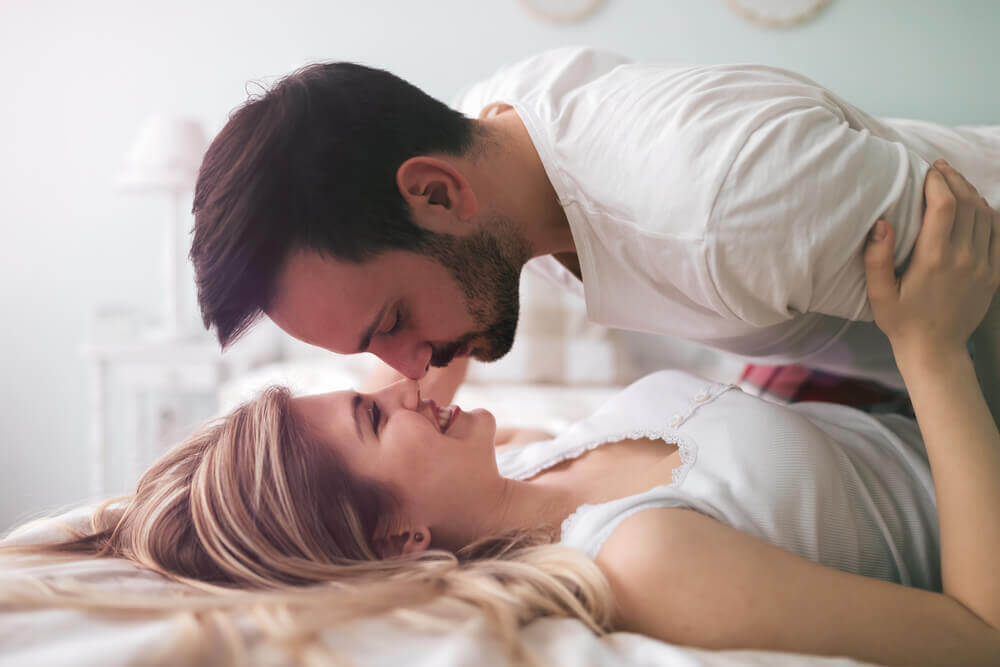 Bir Erkeğin Başka Biriyle İlişkiye Girdiğini Nasıl Anlarız?